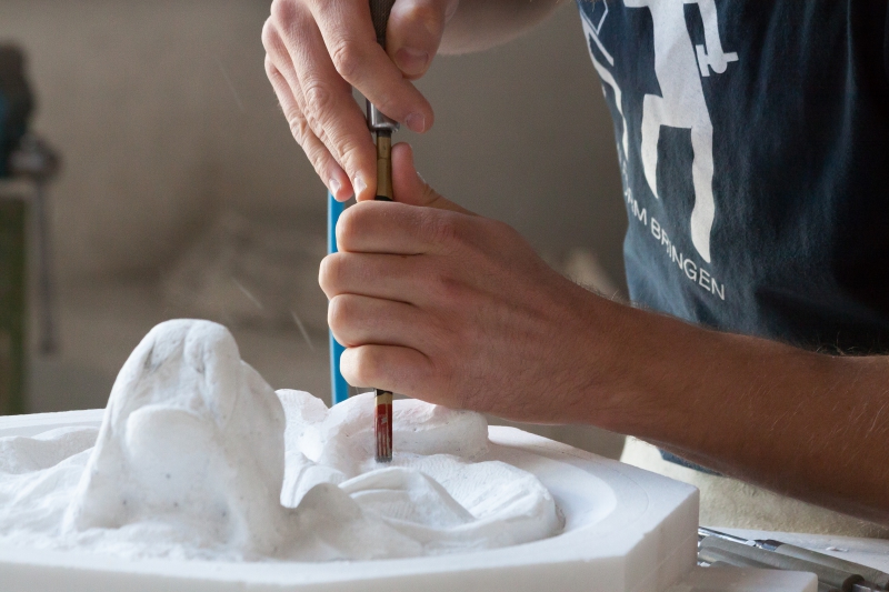 sculpture-LA CADIERE D AZUR-min_hand-glass-food-fish-baking-icing-354946-pxhere.com